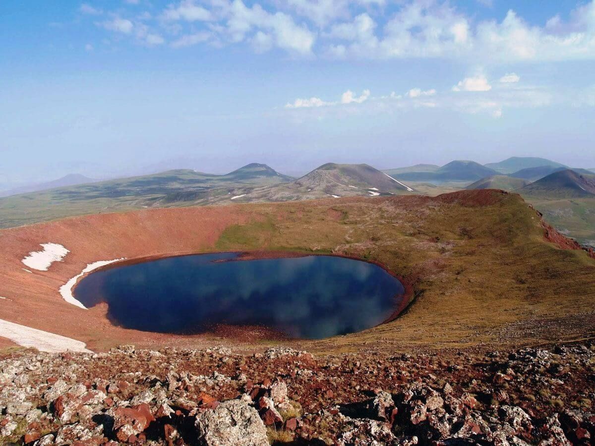 высокогорное озеро