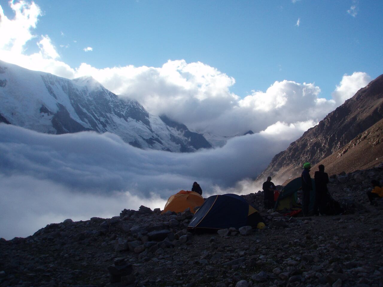 Безенгийская стена